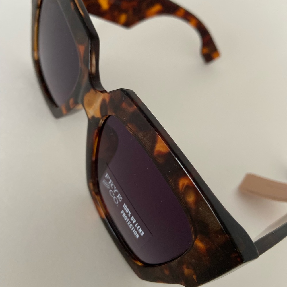 Frye & Co Oversized Square Dark Gradient Lens Sunglasses Tortoise Brown - Picture 6 of 8